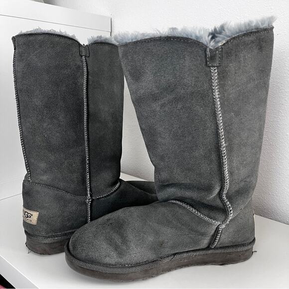 UGG Bailey Button Triplet II grey suede shearling boot size 9 - Picture 3 of 16